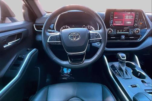 Midnight Black Metallic 2022 Toyota Highlander XSE