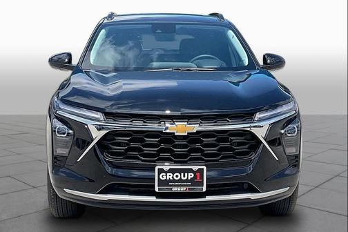 Mosaic Black Metallic 2026 Chevrolet Trax LT