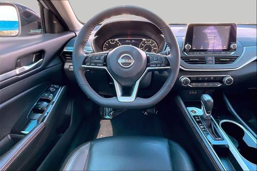 Brilliant Silver Metallic 2024 Nissan Altima SR FWD
