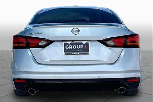 Brilliant Silver Metallic 2024 Nissan Altima SR FWD