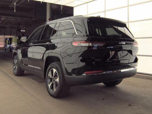 Diamond Black 2023 Jeep Grand Cherokee 4xe Base