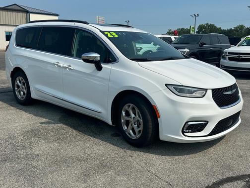Bright White Clearcoat 2023 Chrysler Pacifica Limited
