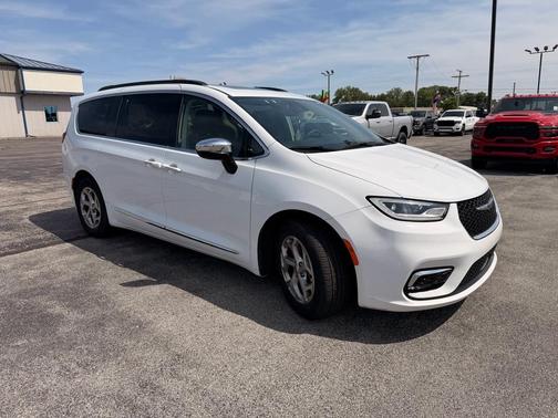 Bright White Clearcoat 2023 Chrysler Pacifica Limited