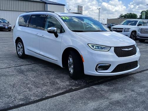 Bright White Clearcoat 2023 Chrysler Pacifica Limited