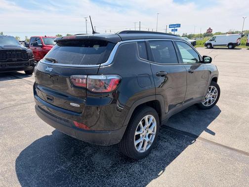 Diamond Black 2024 Jeep Compass Latitude Lux