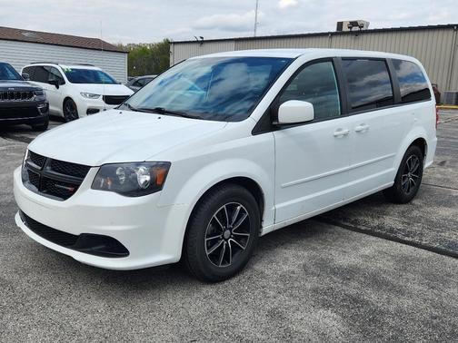 White Knuckle Clearcoat 2017 Dodge Grand Caravan SE