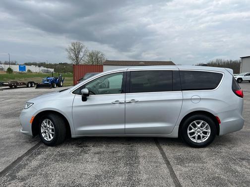 2023 Chrysler Pacifica Touring-L