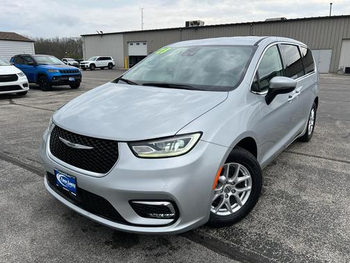 2023 Chrysler Pacifica Touring-L