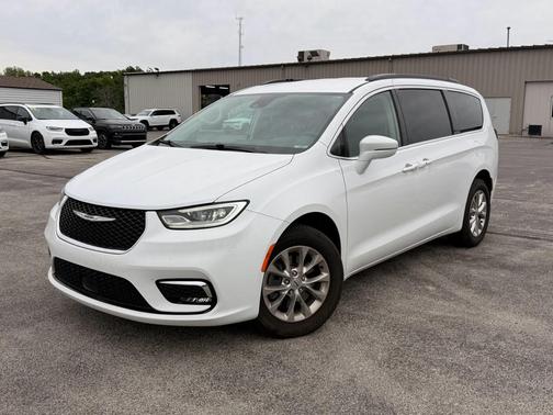 Bright White Clearcoat 2022 Chrysler Pacifica Touring-L