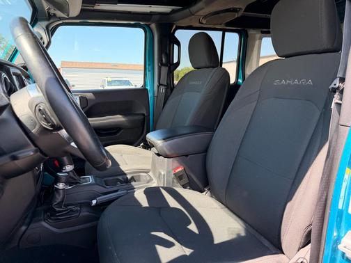 Bikini Pearlcoat 2020 Jeep Wrangler Unlimited Sahara