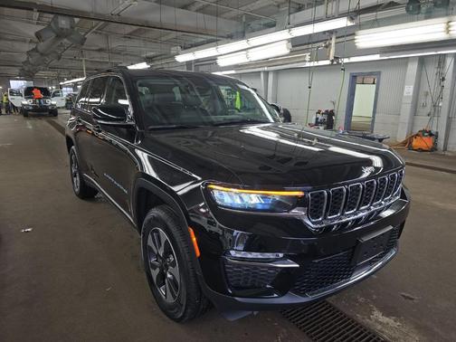 Diamond Black 2022 Jeep Grand Cherokee 4xe Base