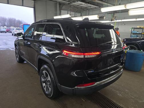 Diamond Black 2022 Jeep Grand Cherokee 4xe Base