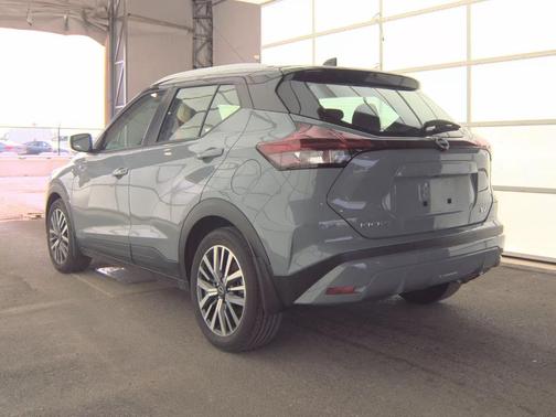 2 Tone Gray / Black 2023 Nissan Kicks SV