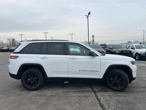 2024 Jeep Grand Cherokee Laredo