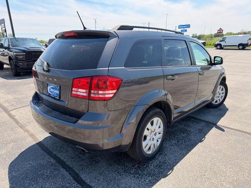 Granite Pearlcoat 2017 Dodge Journey SE