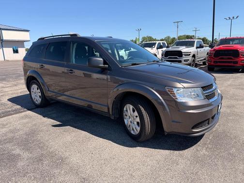 Granite Pearlcoat 2017 Dodge Journey SE