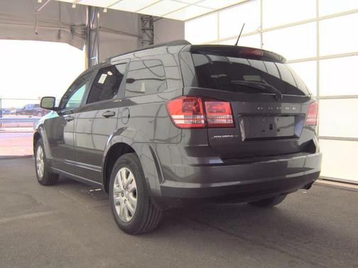 Granite Pearlcoat 2017 Dodge Journey SE