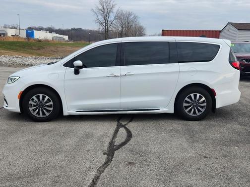 2023 Chrysler Pacifica Hybrid Touring L