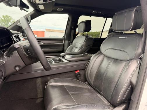 Bright White Clearcoat 2024 Jeep Grand Wagoneer L Series II
