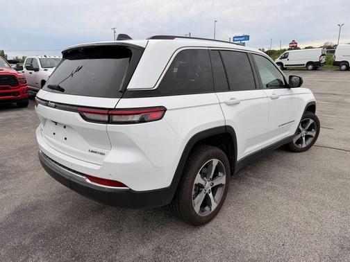 Bright White Clearcoat 2023 Jeep Grand Cherokee Limited