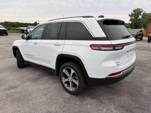 Bright White Clearcoat 2023 Jeep Grand Cherokee Limited