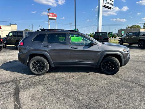 2023 Jeep Cherokee Trailhawk