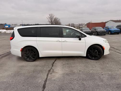 2025 Chrysler Pacifica Limited