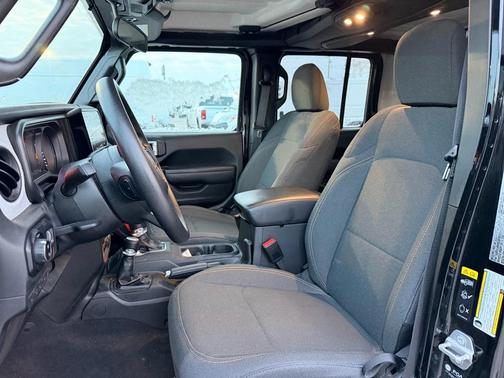 2025 Jeep Gladiator Sport