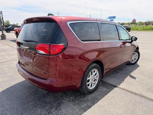 Velvet Red Pearlcoat 2023 Chrysler Voyager LX