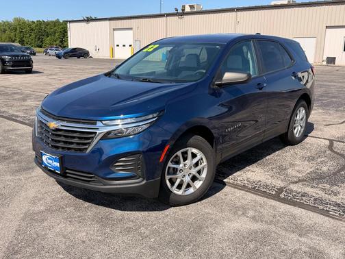 Blue Glow Metallic 2022 Chevrolet Equinox LS