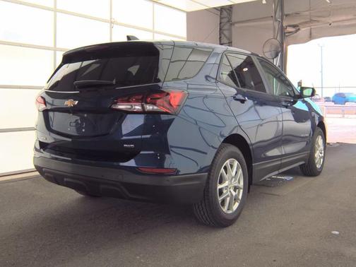 Blue Glow Metallic 2022 Chevrolet Equinox LS