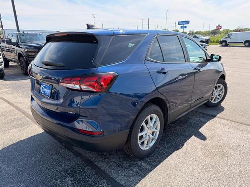 Blue Glow Metallic 2022 Chevrolet Equinox LS