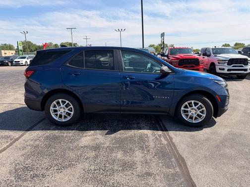 Blue Glow Metallic 2022 Chevrolet Equinox LS