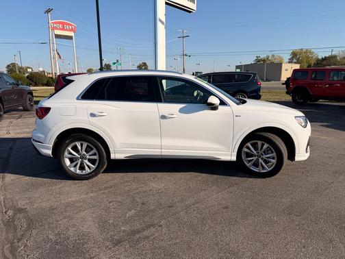 2023 Audi Q3 45 S line Premium