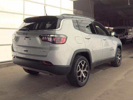 Silver Zynith 2024 Jeep Compass Limited
