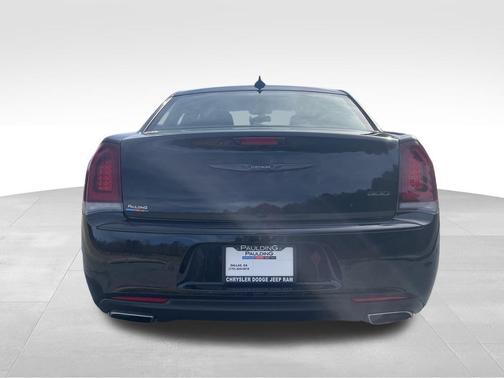 2022 Chrysler 300 Touring