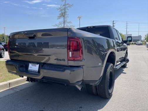 2025 RAM 3500 Laramie Crew Cab 4x4 8' Box