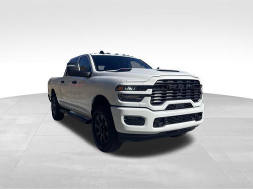 2026 RAM 2500 Tradesman Crew Cab 4x4 6'4' Box