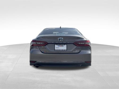 2024 Toyota Camry Hybrid XLE
