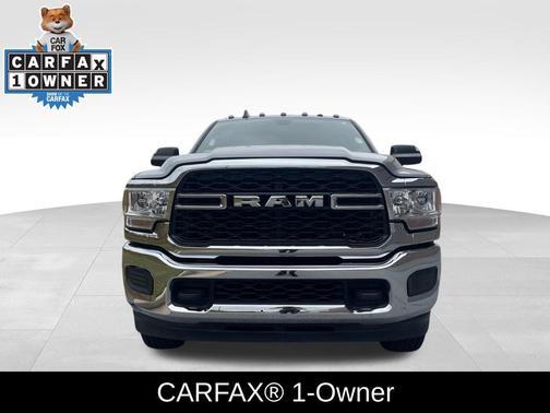 2022 RAM 2500 Tradesman Crew Cab 4x4 6'4' Box