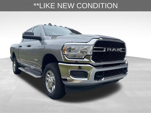 2022 RAM 2500 Tradesman Crew Cab 4x4 6'4' Box
