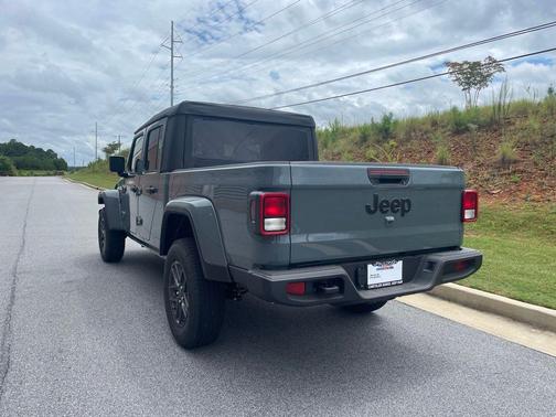 2025 Jeep Gladiator Sport S