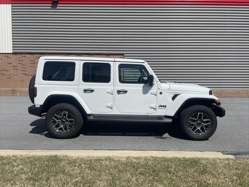 2025 Jeep Wrangler 4-Door Sahara 4x4