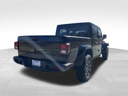 2026 Jeep Gladiator Sahara 4x4