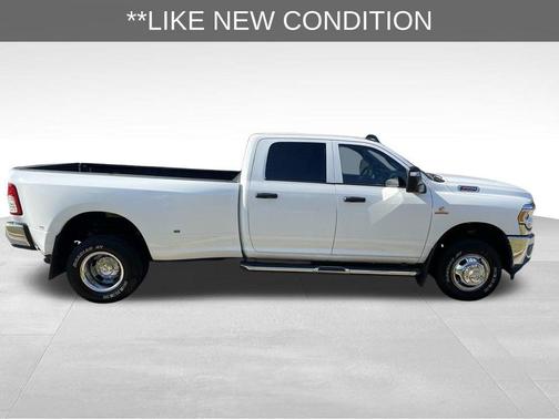 2024 RAM 3500 Tradesman Crew Cab 4x4 8' Box