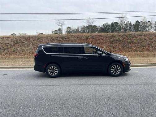 2025 Chrysler Pacifica Hybrid Select