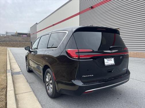2025 Chrysler Pacifica Hybrid Select