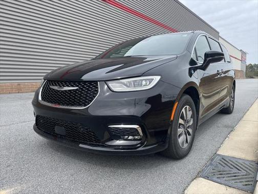 2025 Chrysler Pacifica Hybrid Select