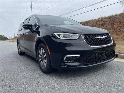 2025 Chrysler Pacifica Hybrid Select