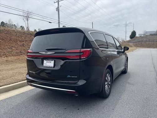 2025 Chrysler Pacifica Hybrid Select